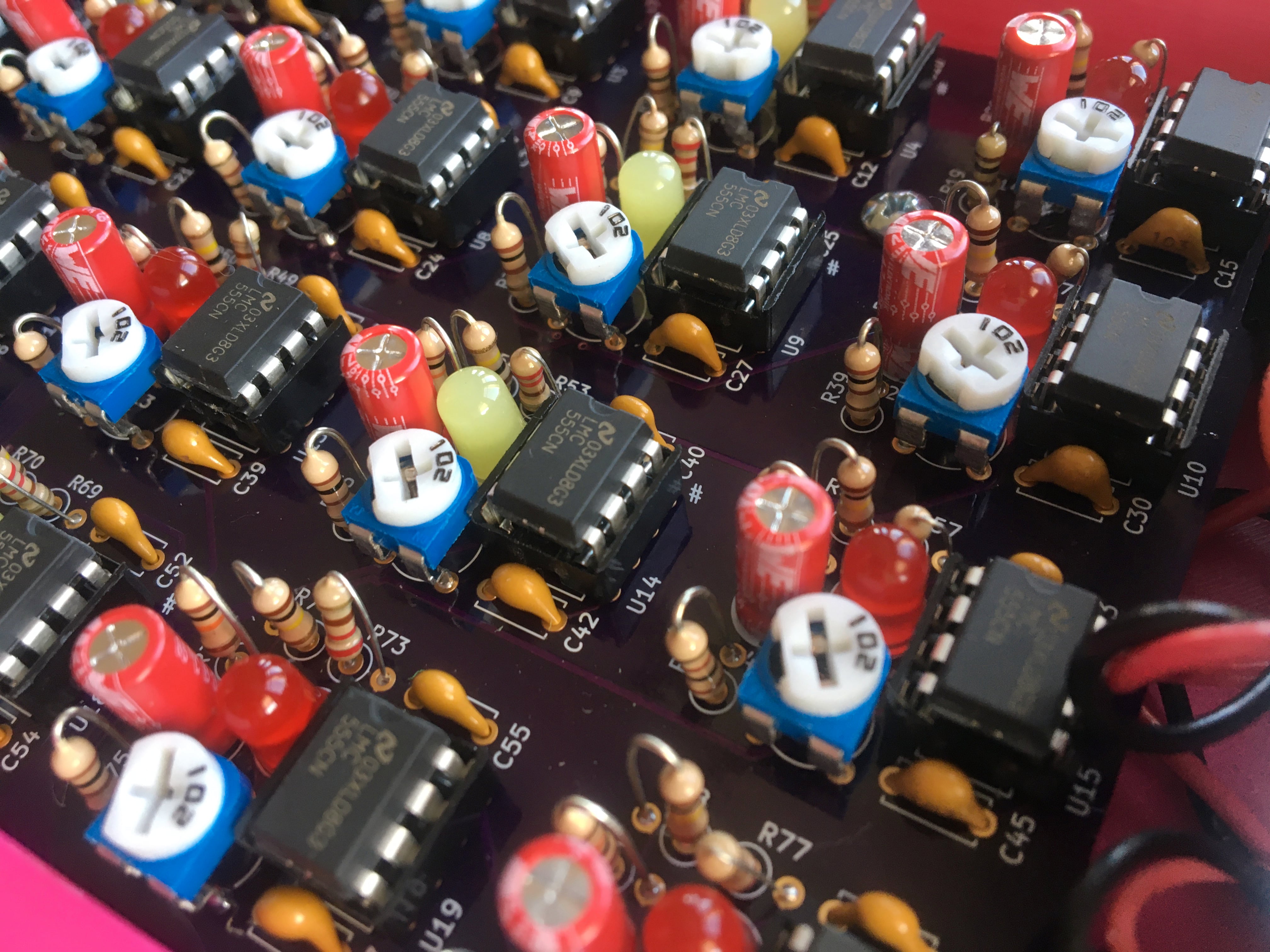 A glamorous closeup of the 555 circuits, with accidentals marked with # sign