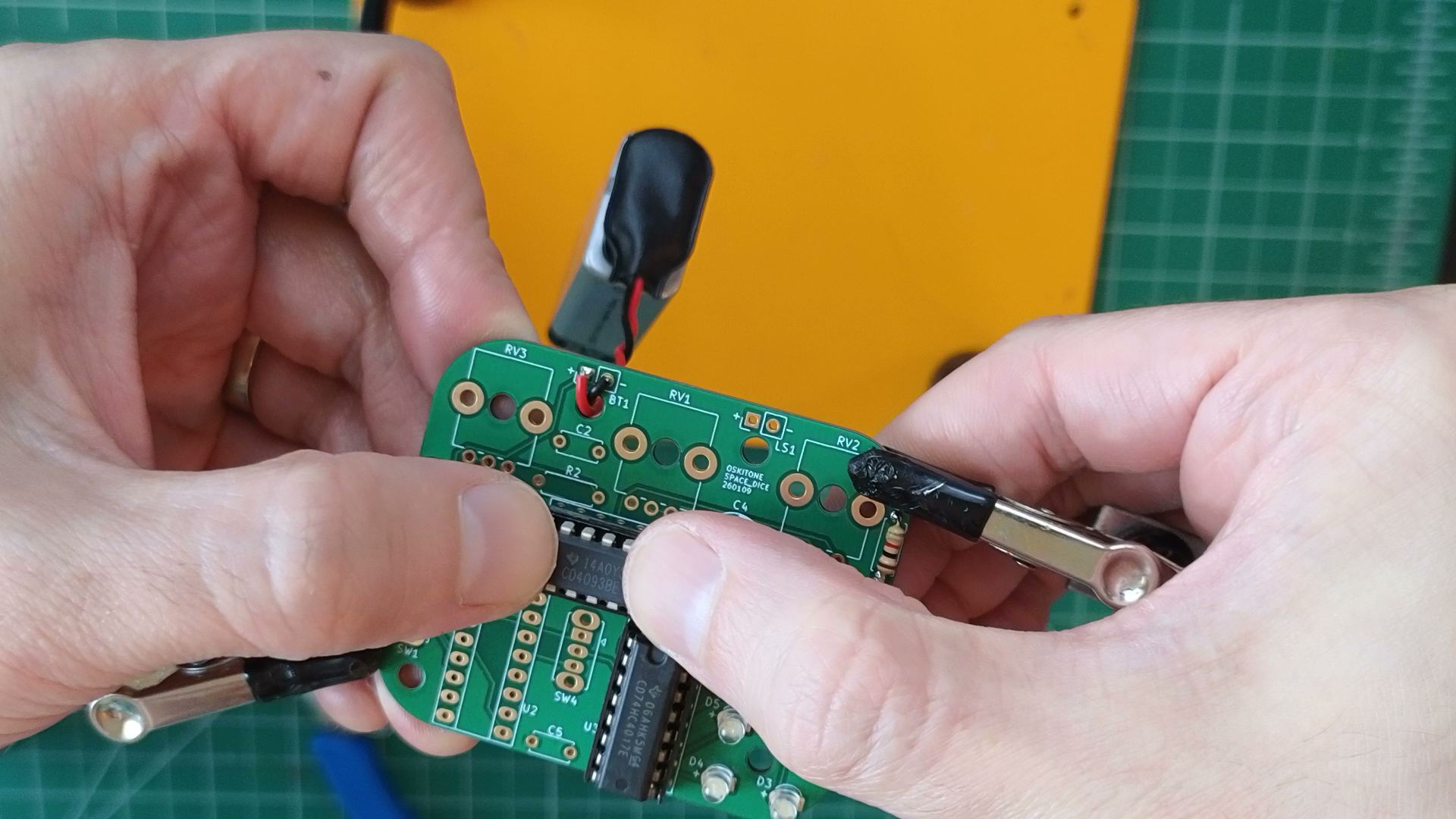 4093 inserted in socket